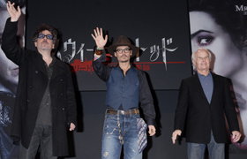 自分の歌声に赤面?! ジョニー・デップ来日会見!
